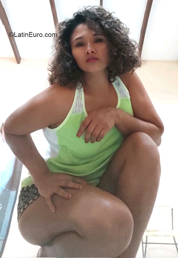 Date this pretty Bolivia girl Gloria from Santa Cruz BO112