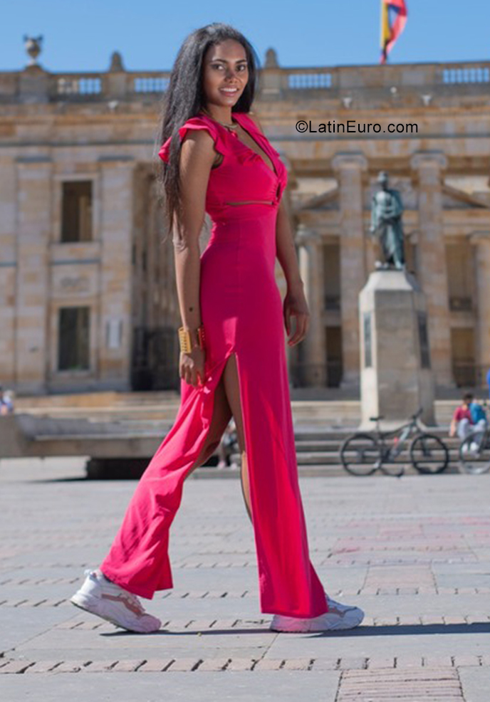 Date this beautiful Colombia girl Hanna from Bogota CO29752