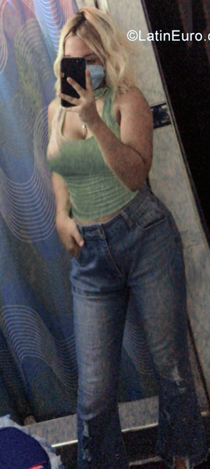 Date this sensual Venezuela girl Ana from Valencia VE3822