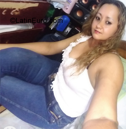 Date this nice looking Colombia girl Carolina from Ibague CO29773
