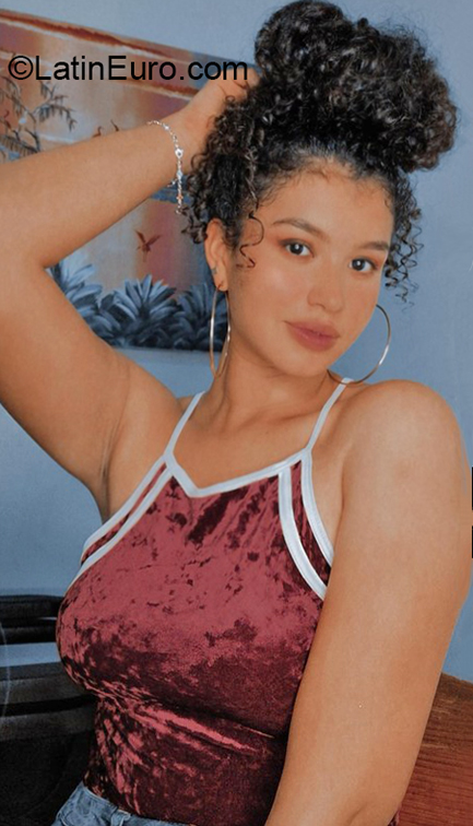 Date this gorgeous Venezuela girl Dangy from Valencia VE3876