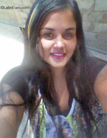 Date this nice looking Venezuela girl Criseli from Punto Fijo VE3909
