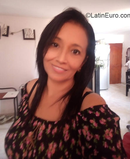 Date this delightful Colombia girl Shyrli from Barranquilla CO30046
