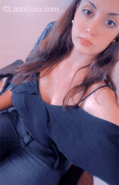 Date this athletic Argentina girl Agustina from Buenos Aires AR737