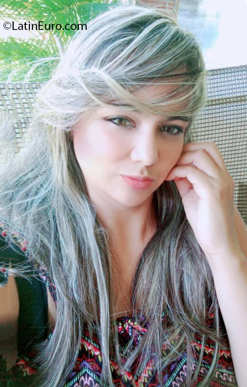 Date this exotic Venezuela girl Johana from Valencia VE3978