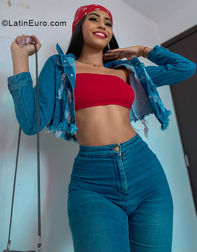 Date this young Colombia girl Shirly from Bogota CO30137