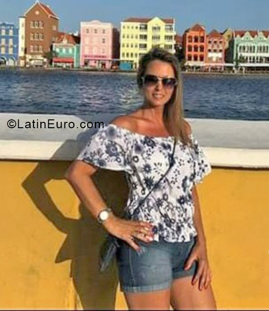 Date this nice looking Colombia girl Patricia from Cali CO30210