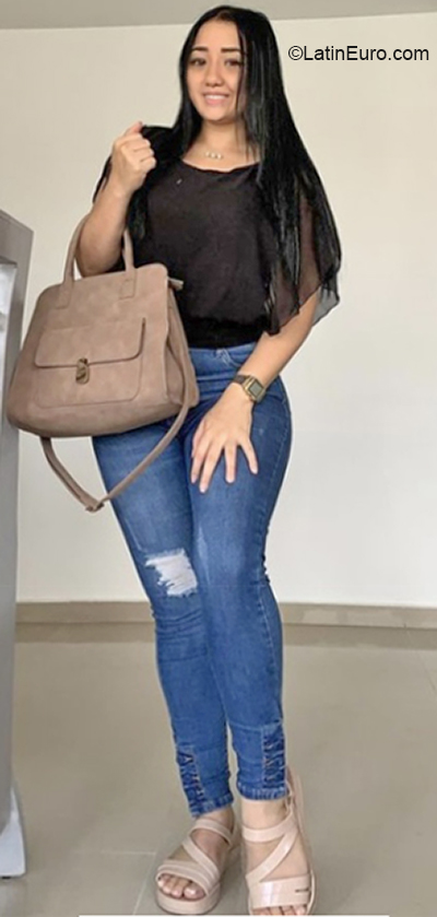 Date this gorgeous Colombia girl Stef from Cali CO30257