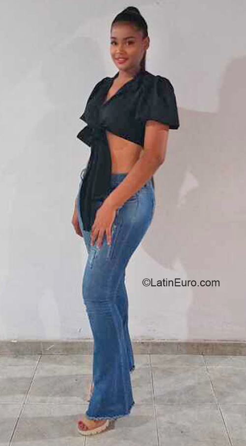 Date this georgeous Colombia girl Elizabeth from Cali CO30264