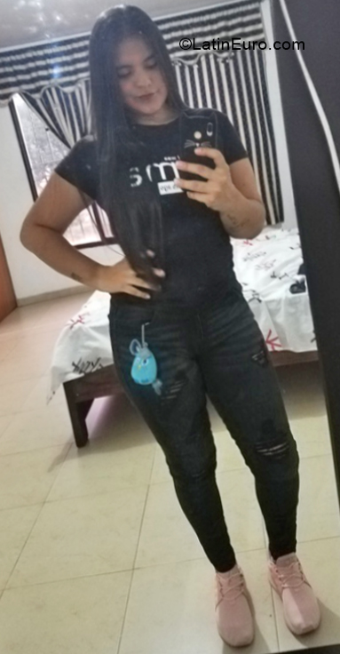 Date this hot Colombia girl Johanna from Cali CO30493