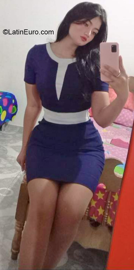 Date this voluptuous Colombia girl Thalia from Cucuta CO30515