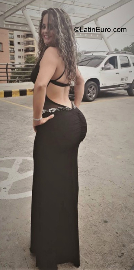 Date this lovely Colombia girl Carol from Cali CO30561