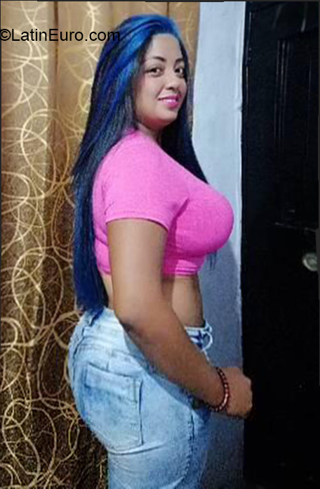 Date this hard body Colombia girl Yessi from Buga CO30572
