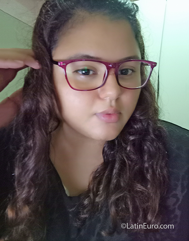 Date this passionate Spain girl Sara from Seville ES641