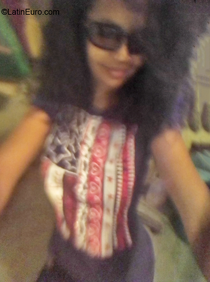 Date this happy Dominican Republic girl Karina from La Romana DO40087