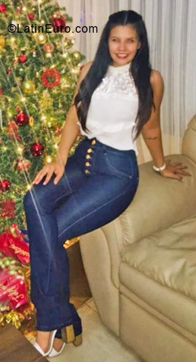 Date this hard body Bolivia girl Ana from Santa Cruz De La Sierra BO124