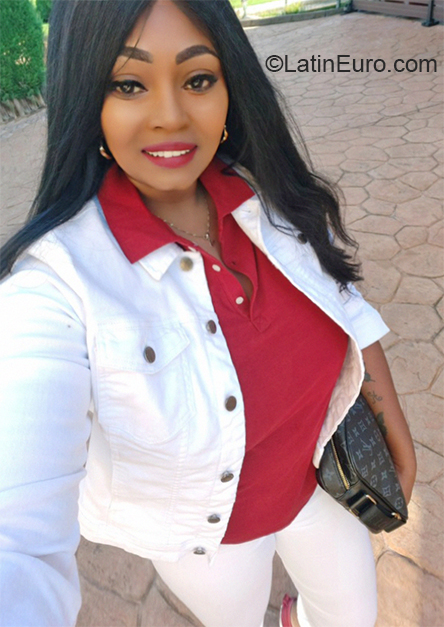 Date this beautiful Spain girl Lucia from Barcelona ES649