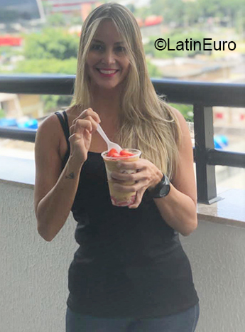 Date this delightful Brazil girl Alyne from Brasilia BR11432