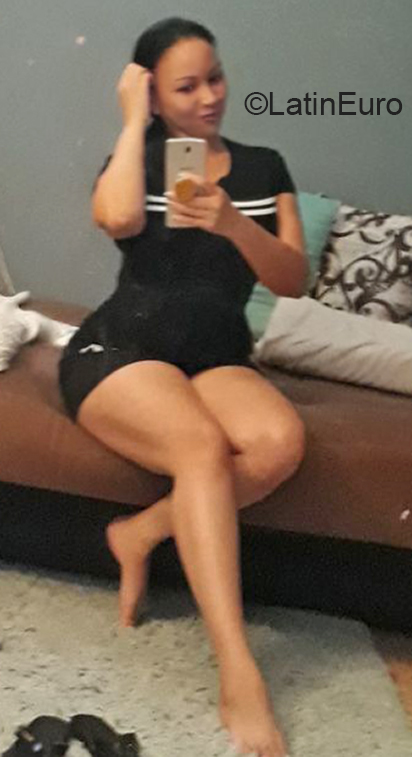 Date this lovely Dominican Republic girl Anny from Santo Domingo DO40147