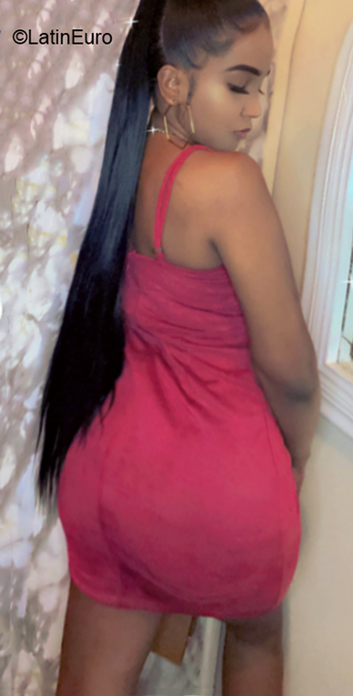 Date this voluptuous Dominican Republic girl Wilmerys from Santo Domingo DO40162