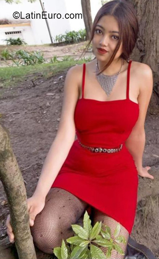 Date this tall Colombia girl Valentina from Bogota CO30799