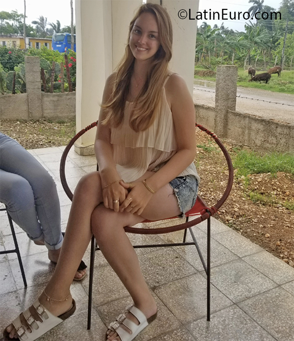 Date this attractive Cuba girl Liliana from Camaguey CU792