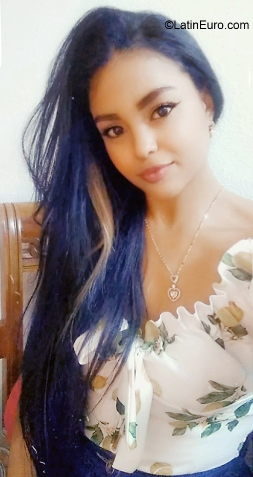 Date this pretty Venezuela girl Esmeralda from Caracas VE4158