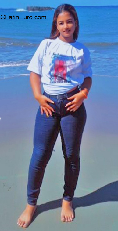 Date this fun Dominican Republic girl Yasmin from Mao DO40230