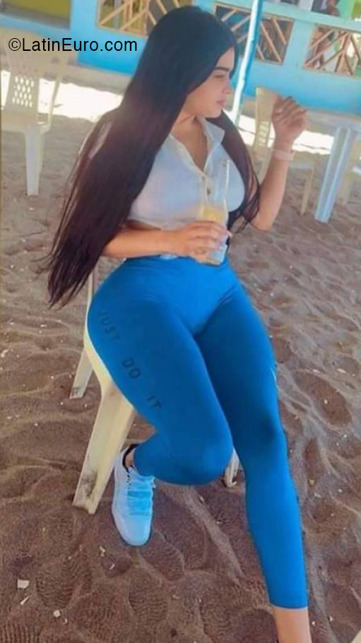 Date this nice looking Dominican Republic girl Yoadelis from Santo Domingo DO40255