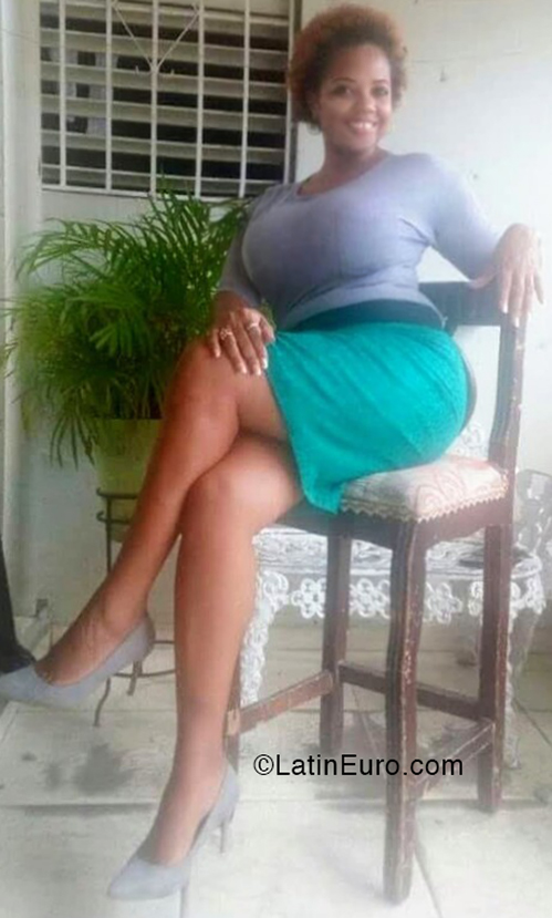 Date this passionate Dominican Republic girl Sheila from Santo Domingo DO40368