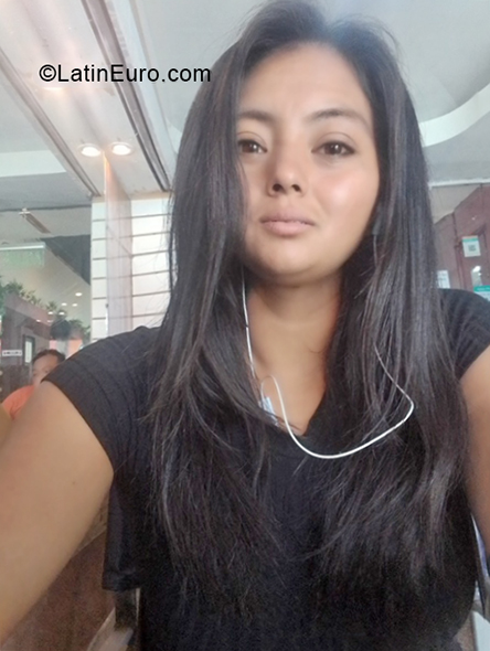 Date this gorgeous Argentina girl Neyde from Cordoba AR803