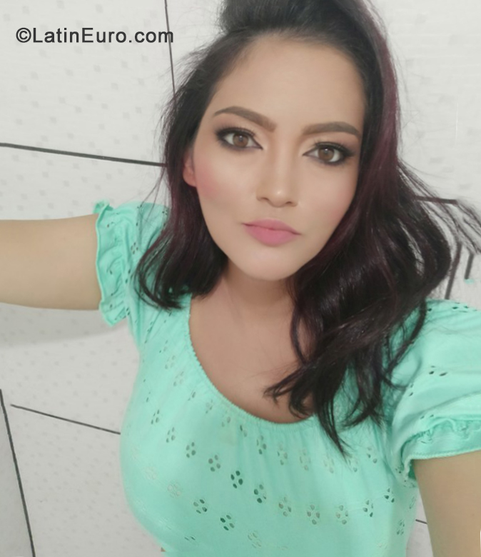 Date this happy Brazil girl Tatiane from Belo Horizonte BR11491