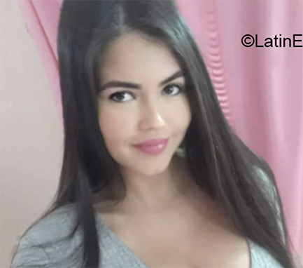 Date this hot Cuba girl Danilka from Holguin CU813