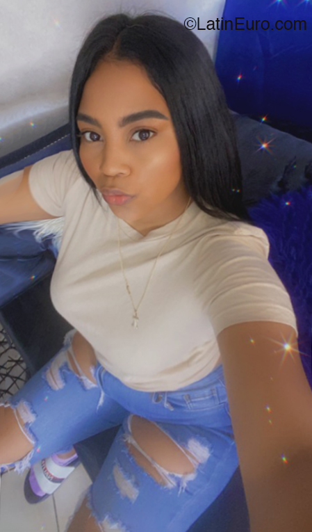 Date this exotic Dominican Republic girl Roussel from Santo Domingo Norte DO40294