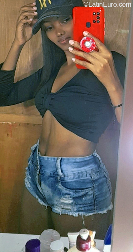 Date this hard body Colombia girl Lesly from Cali CO31413