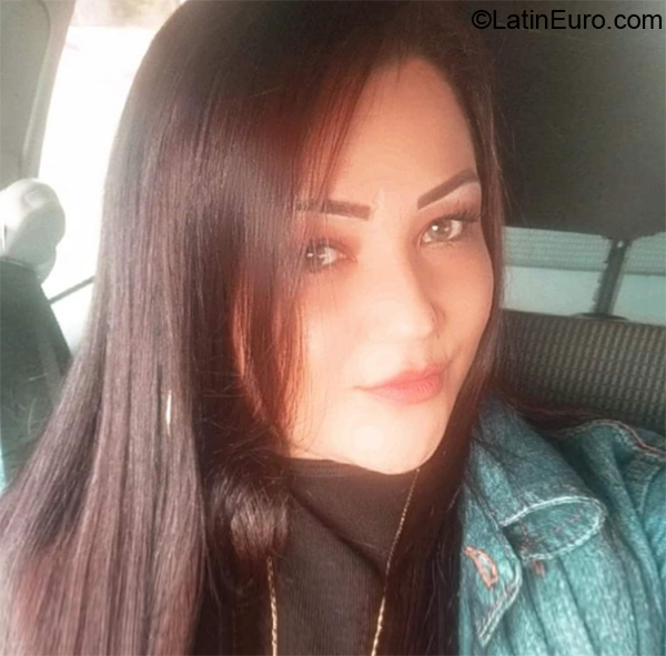 Date this fun Brazil girl Hevary from Colombo BR11520