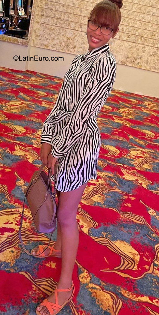 Date this attractive Dominican Republic girl Yafreisy from Santo Domingo DO40304