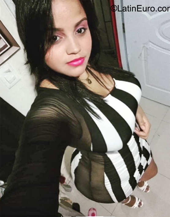 Date this tall Dominican Republic girl Yenifer from Santo Domingo DO40731