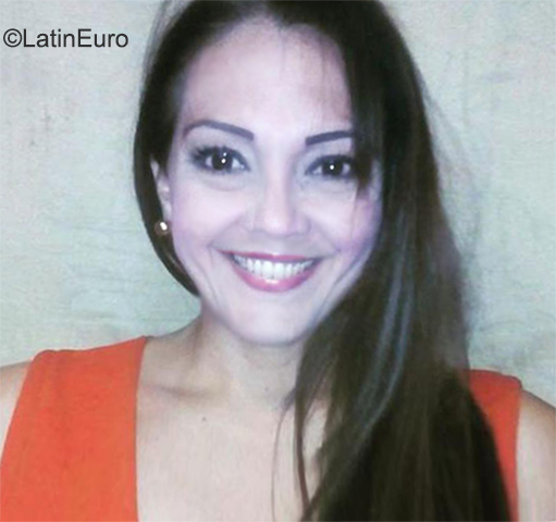 Date this pretty Venezuela girl Rina from Maracaibo VE4102