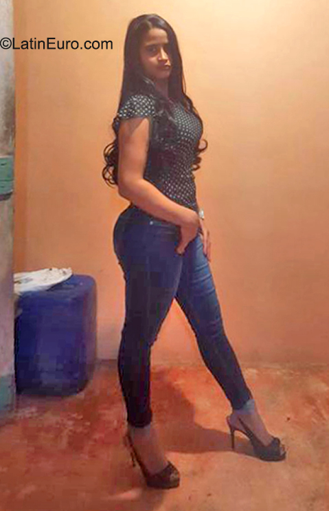 Date this cute Dominican Republic girl Kary from La Vega DO40314