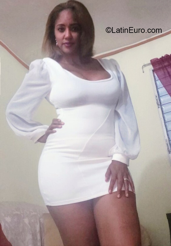 Date this exotic Dominican Republic girl Iris from Higuey DO40846