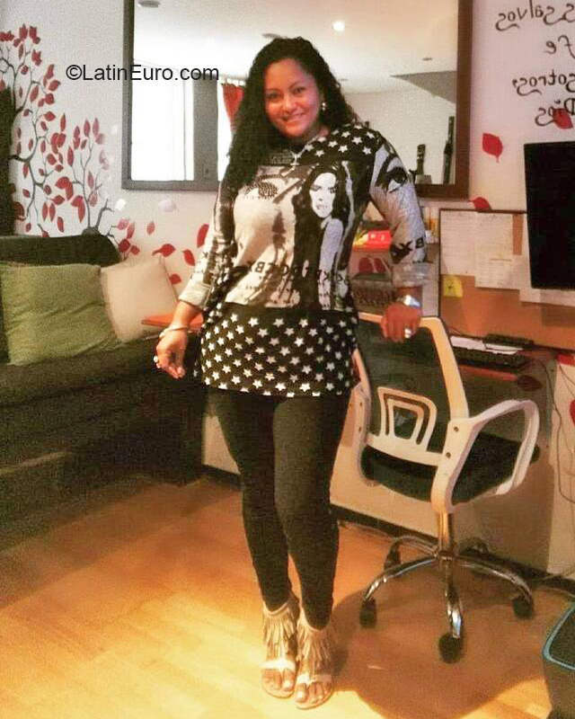 Date this voluptuous Colombia girl Leydy from Tumaco CO31047