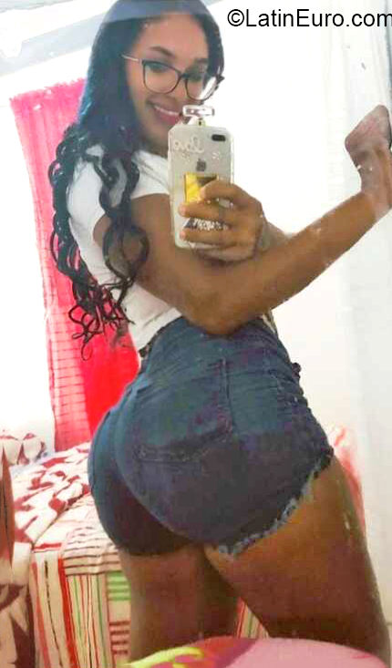 Date this tall Dominican Republic girl Yinely Nicaury from Santiago De Los Caballeros DO40354