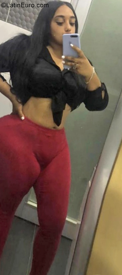 Date this attractive Dominican Republic girl Yelissa from Santo Domingo DO40371