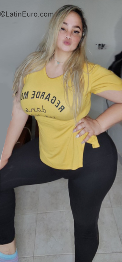 Date this happy Colombia girl Gema from Barinas CO31719