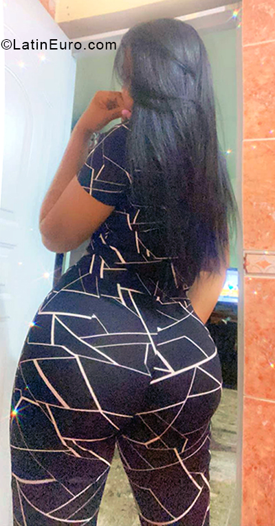 Date this sultry Dominican Republic girl Vanessa from Santo Domingo DO40404