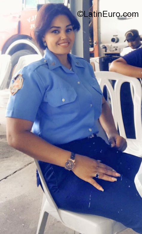 Date this tall Dominican Republic girl Iris from Santo Domingo DO40421