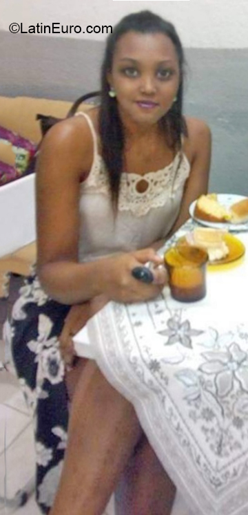 Date this beautiful Brazil girl Raissa from Rio De Janeiro BR11570