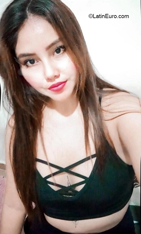 Date this tall Bolivia girl Kattaleya from Santa Cruz BO133