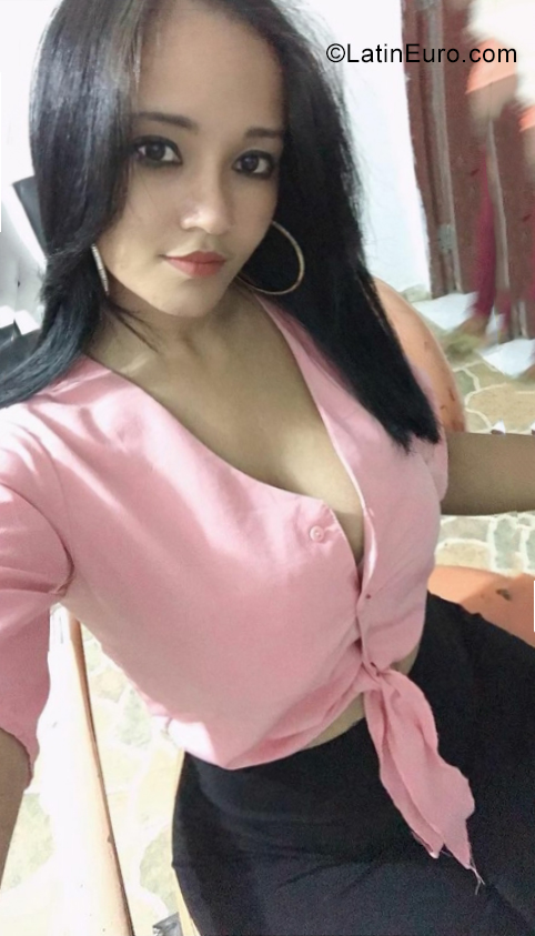 Date this hard body Dominican Republic girl Fina from Santiago De Lo Caballero DO40444